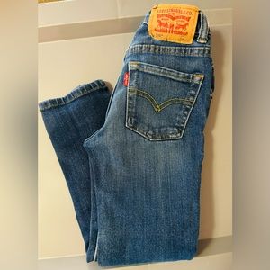 Gently used Levi’s 510 size 5